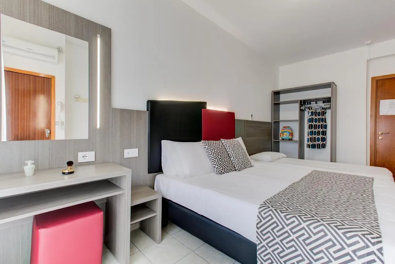 Hotel Grazia Riccione 2*,  Italia